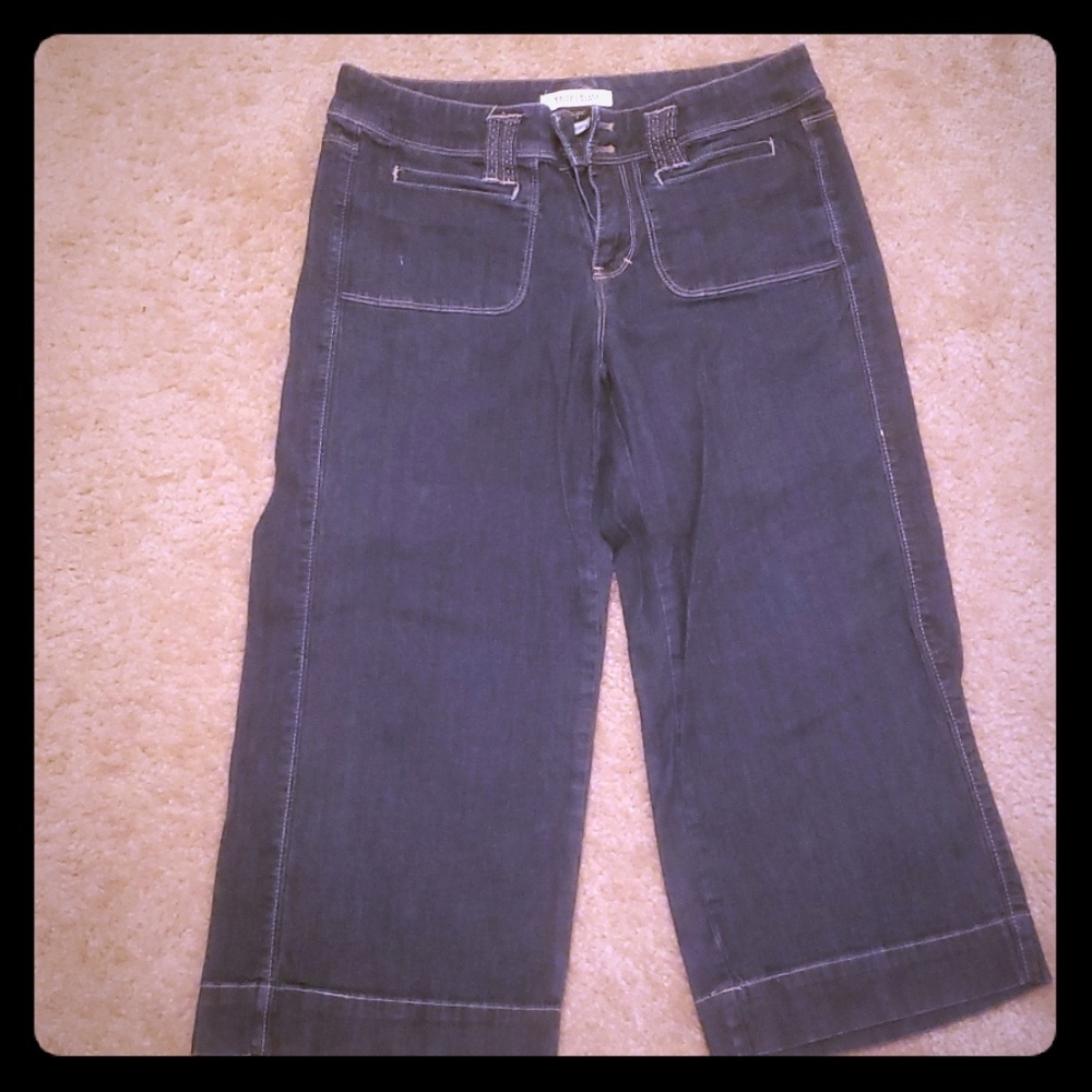 White House Black Market Dark Flare Capri